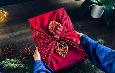 Carédeau Reusable Gift Wrap Monochrome Collection Recycled Cotton Furoshiki L'ÉTOILE DU SUD (Size L) 85x85 cm burgundy red