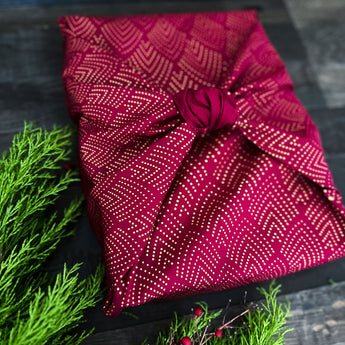 Carédeau Reusable Gift Wrap Monochrome Collection Recycled Cotton Furoshiki 100% Cotton: Peacocks with golden feathers (Size M) 55x55 cm in burgundy red